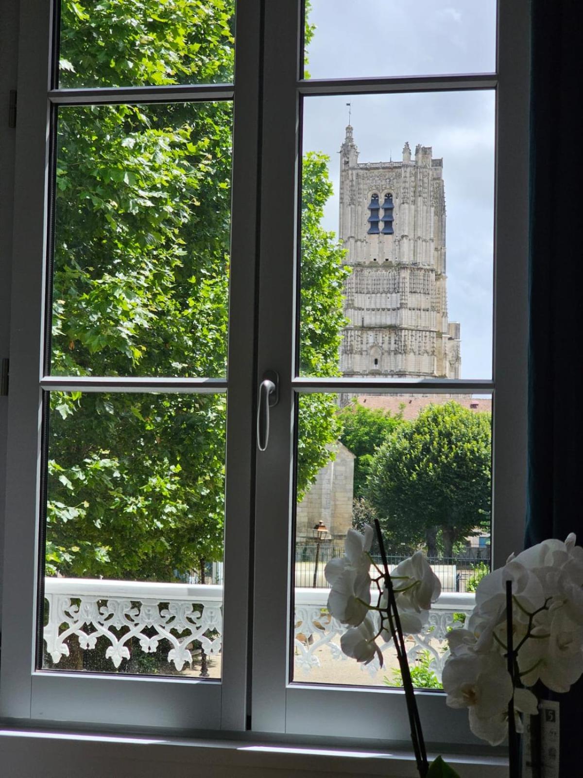 Apartamento Aux'Cerfs - A Deux Pas De L'Abbaye Auxerre Exterior foto